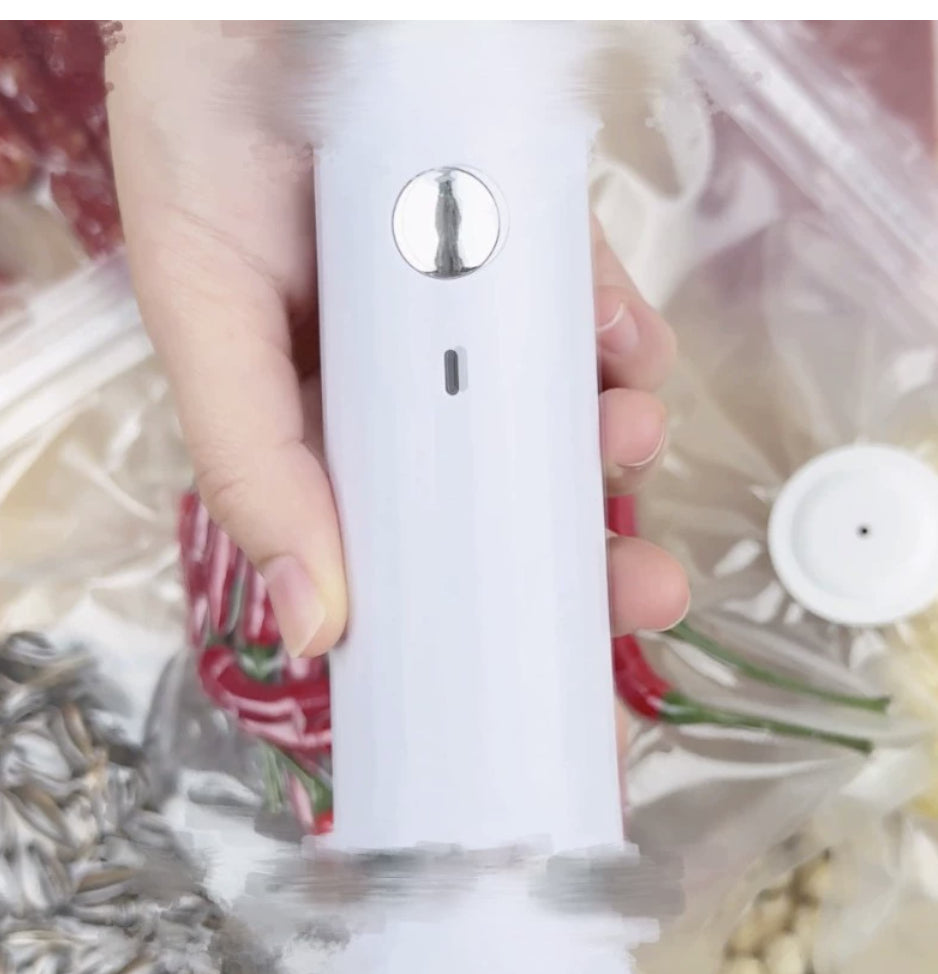 Convenient Vacuum Sealing Machine For Food Preservation Packaging